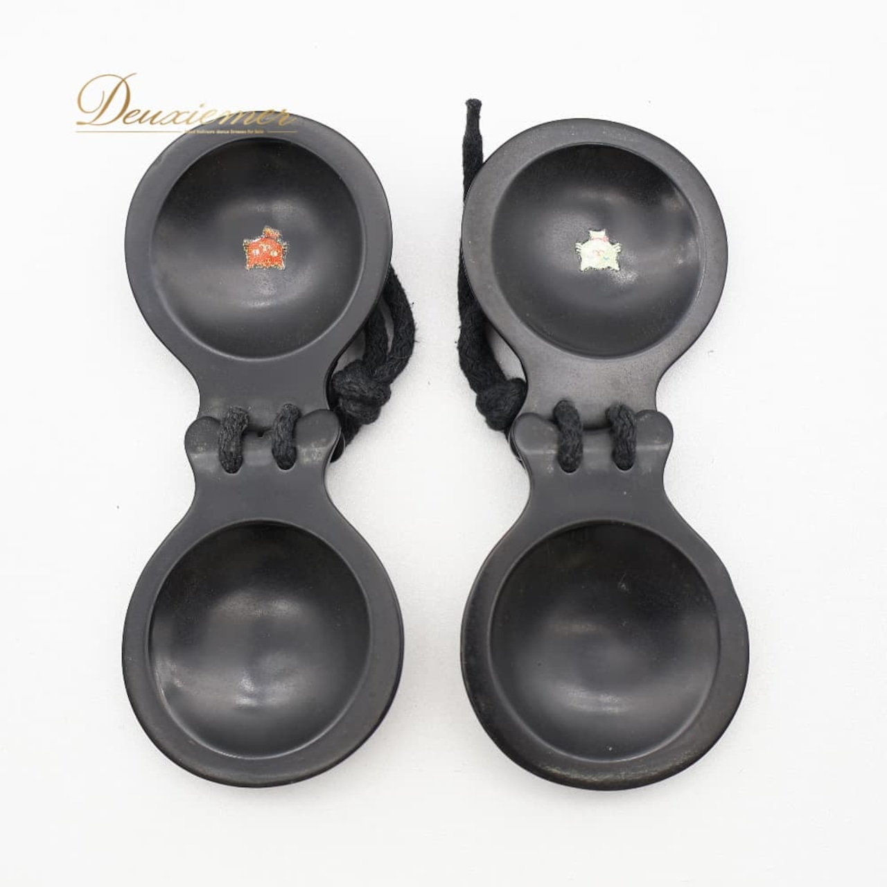 フラメンコ 小物 パリージョ カスタネット ブラック系 楽器 小道具 ペア 両手 黒 練習 ステージ イベント 艶 光沢 パフォーマンス おしゃれ 無地 シンプル ダンス小物