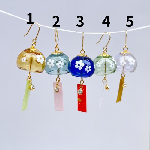 レトロ可愛いミニチュア風鈴ピアス イヤリング 初夏 | lindisima