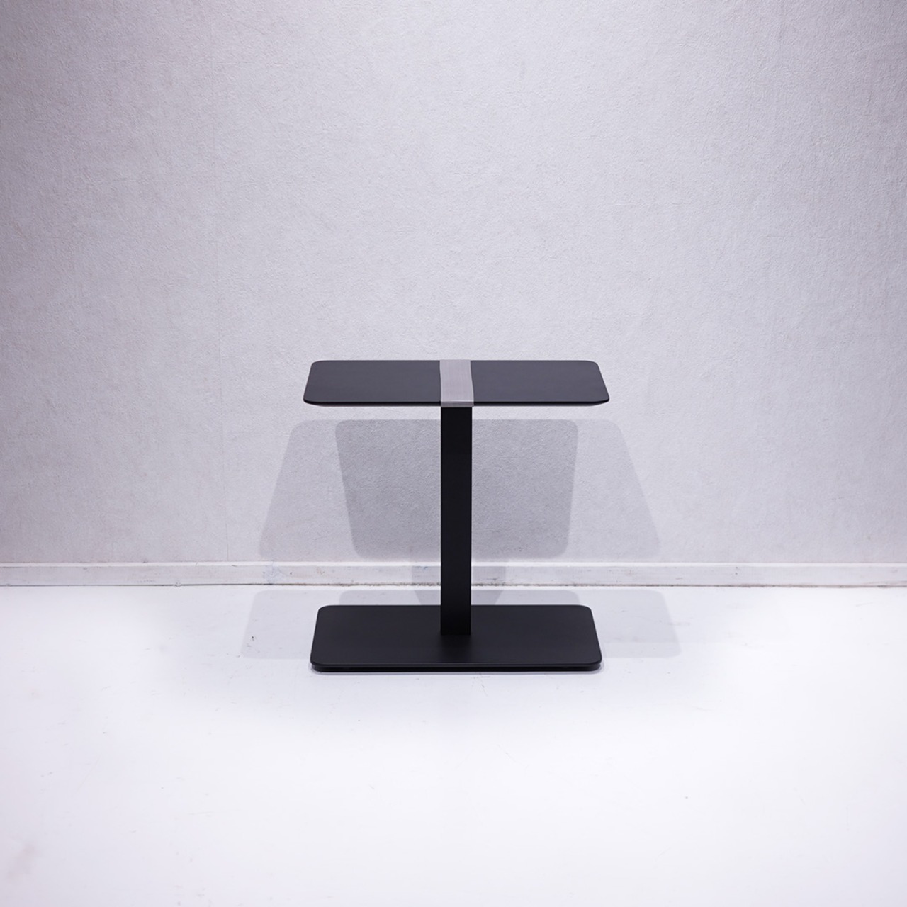 Viccarbe Serra Table / カッシーナ取扱 モダン デザイナーズ テーブル ヴィッカルベ セラ サイドテーブル 美品 Victor Carrasco（関連:Calligaris,Magis,arper）