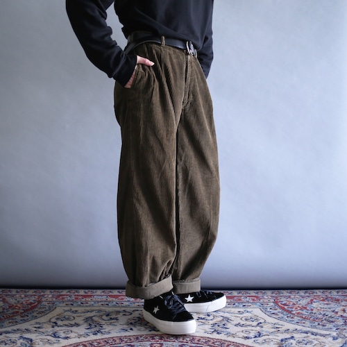 2-tuck tapered silhouette khaki wide corduroy pants