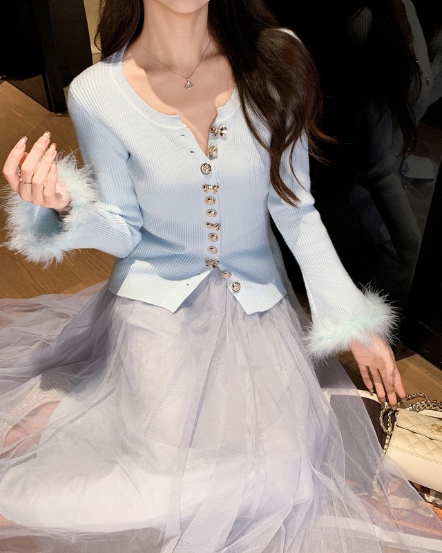 ゴージャスボタンファーニットトップス（3 colors)　25W08272