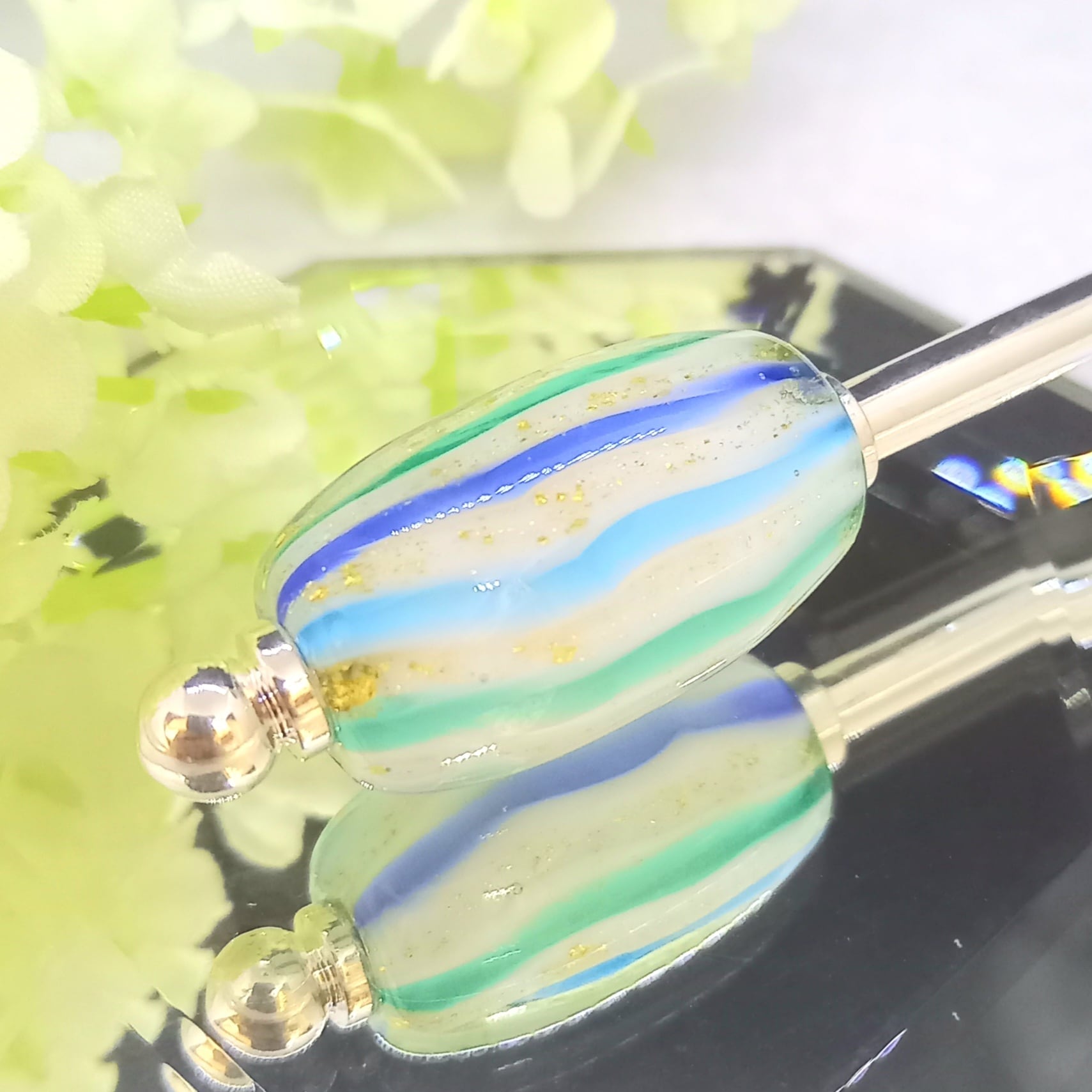 金箔入り透き流しのとんぼ玉・簪① 金箔入り透き流しのとんぼ玉・簪①