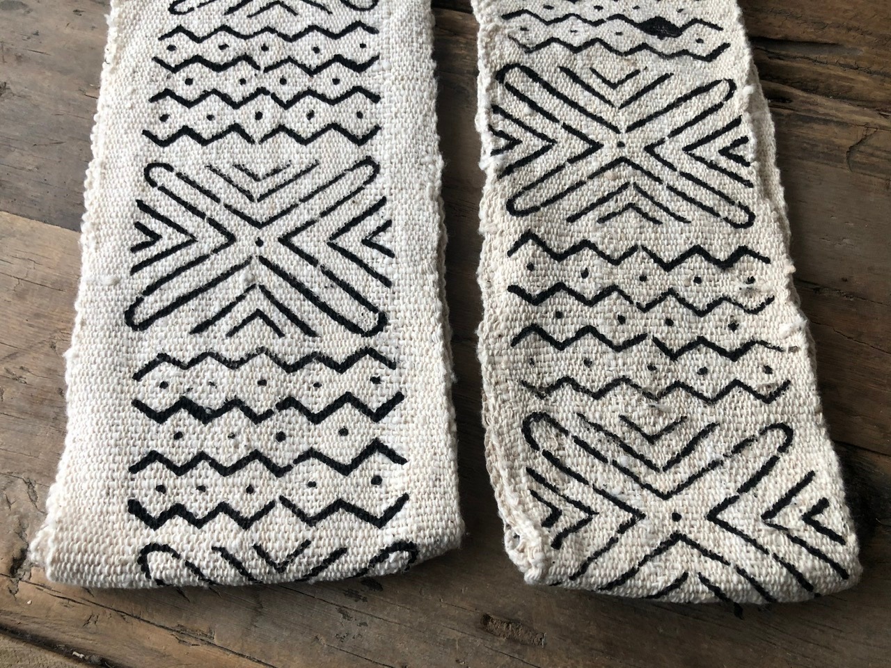 ボゴランベルト《No.001》白 泥染め約160×13cm