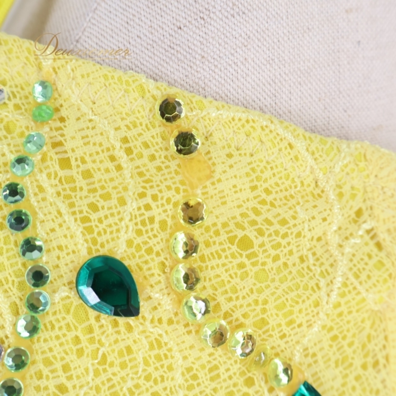 社交ダンス 衣装 スタンダード ドレス ワンピース スタンダードドレス フロート レース 黄色 デモ 競技 ダンス パーティ 発表会 つきおか 落ち感 スカート ふんわり ゆったり クラシック 上品 ダンスウェア 舞台衣装 ビジュー オシャレ かわいい