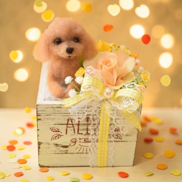 ドールとお花2輪【オーダーメイドで愛犬・愛猫の羊毛フェルト・お供え