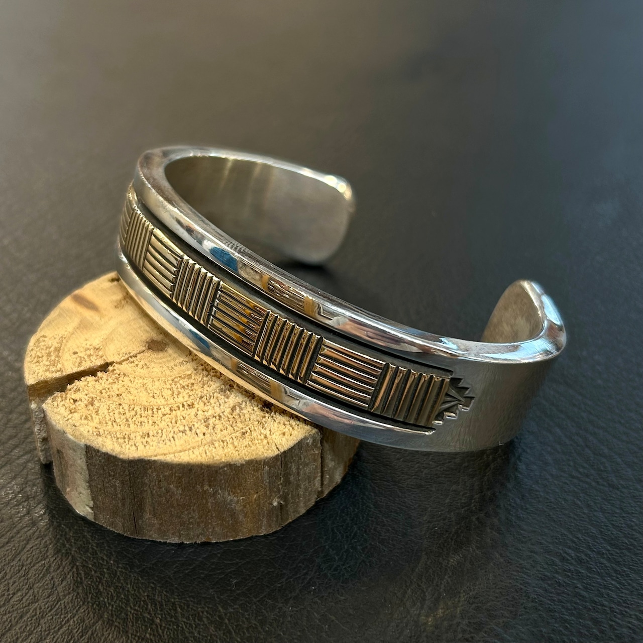 ブルースモーガン（Bruce Morgan）14Kスタンプワークバングル - 2