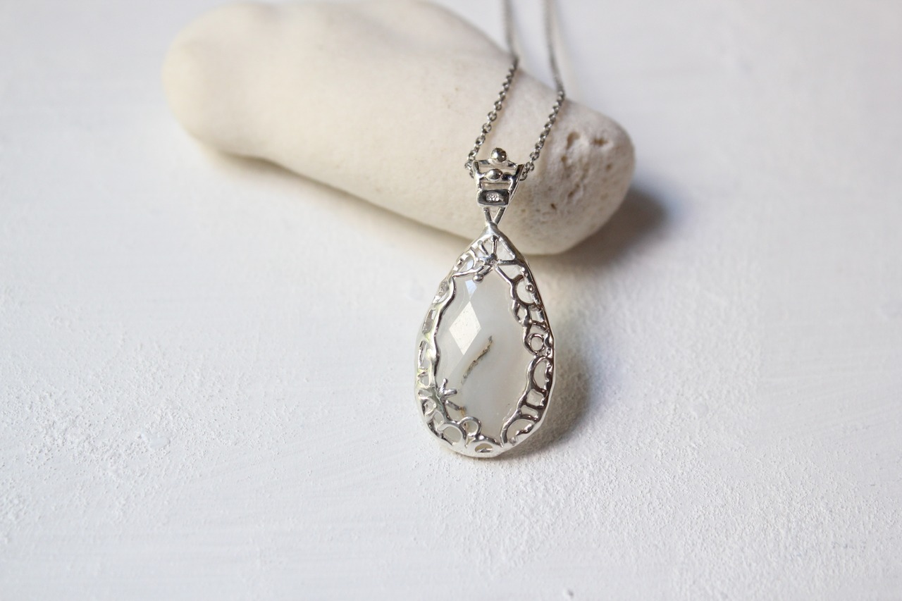 ソーラークォーツのネックレス/SV925