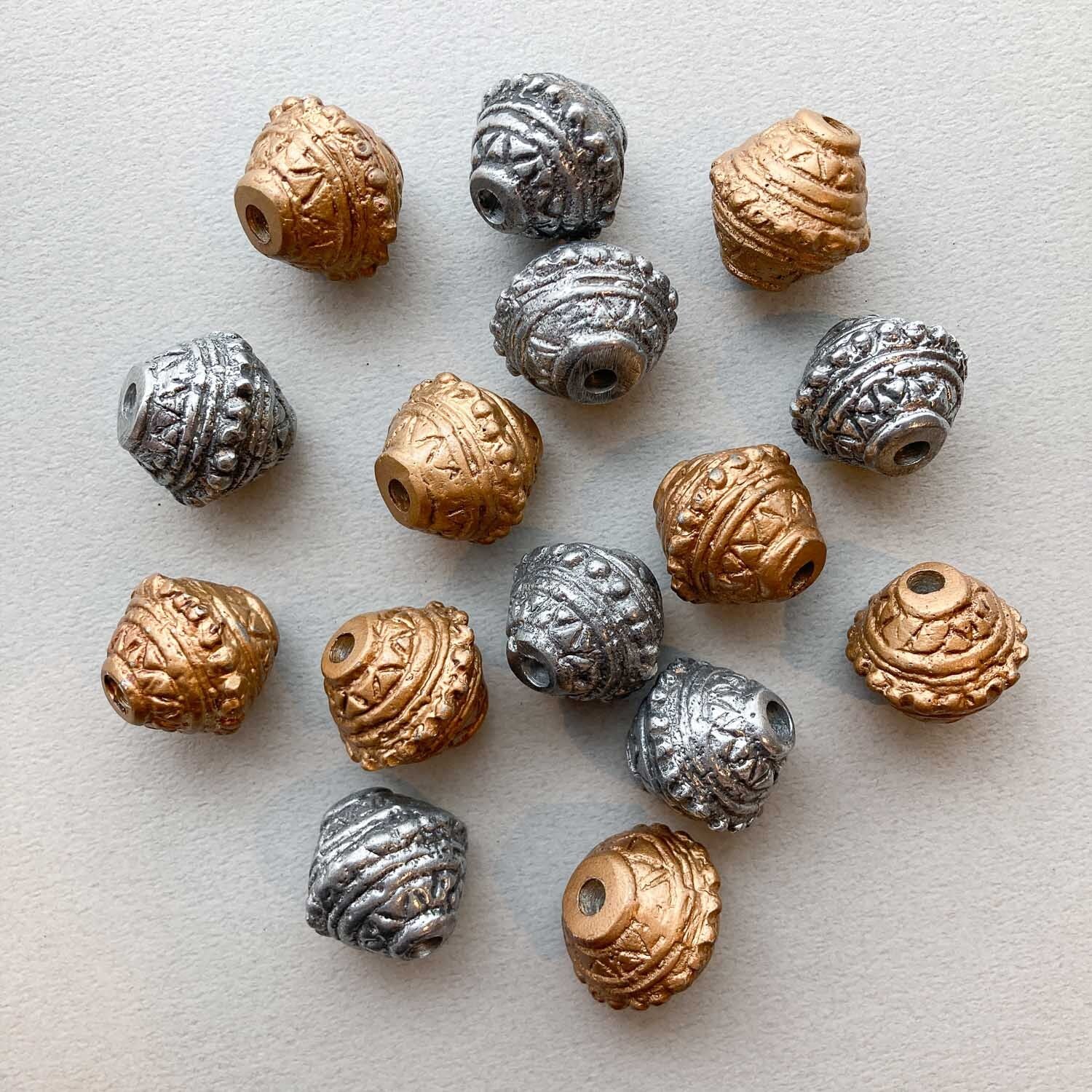 再入荷〉双円錐型ジュラルミンビーズ | Dua-アクセサリーパーツショップ