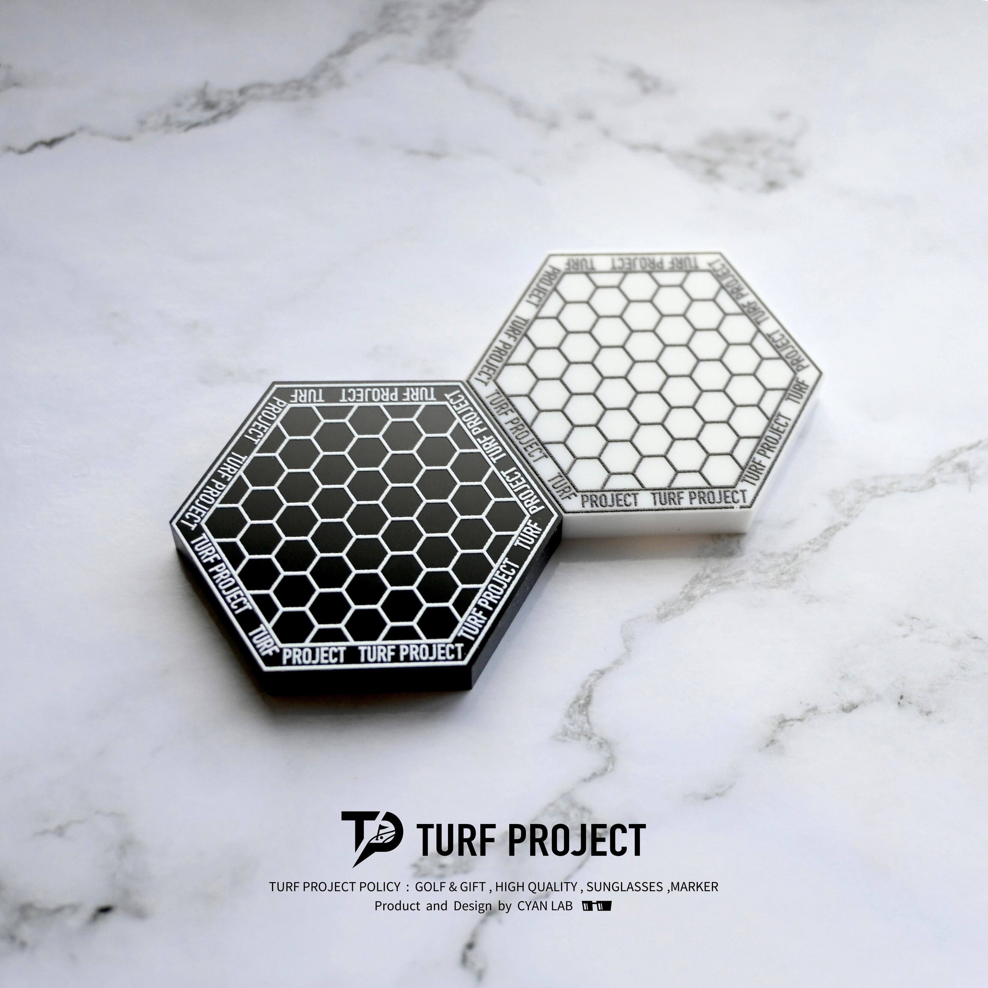 TURF PROJECT限定デザイン 白黒ゴルフマーカー［BEE蜂］2色セット