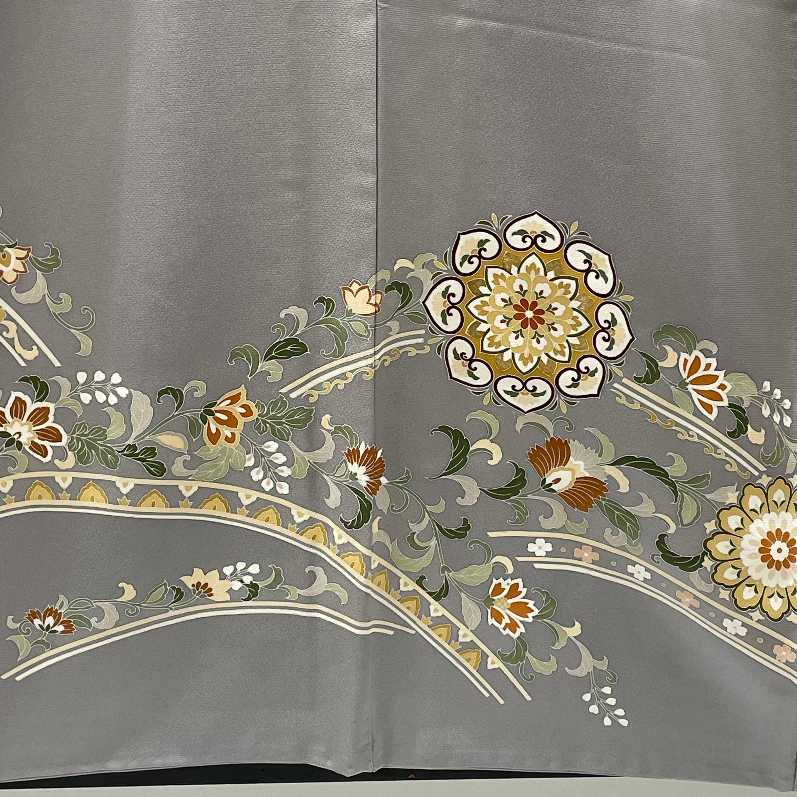 唐花に菊花や菱紋が織られた袋帯　着物　104w