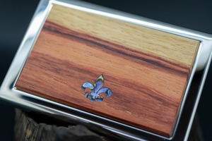 【 木材の女王】 チューリップウッド ツートン カードケース silver フルールドリス 象嵌