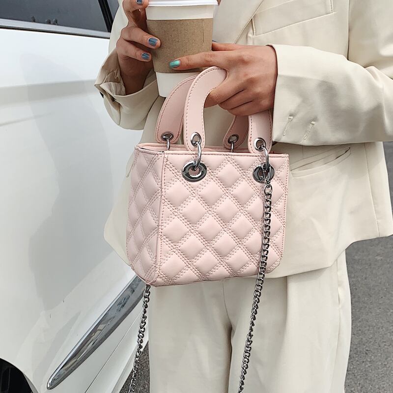 夏の刺繍糸スモールバッグ2020新しい流行のファッション女性バッグネットレッドチェーンメッセンジャーバッグオールマッチハンドヘルドコンキューバインバッグ 手作りハンドバック71475558387