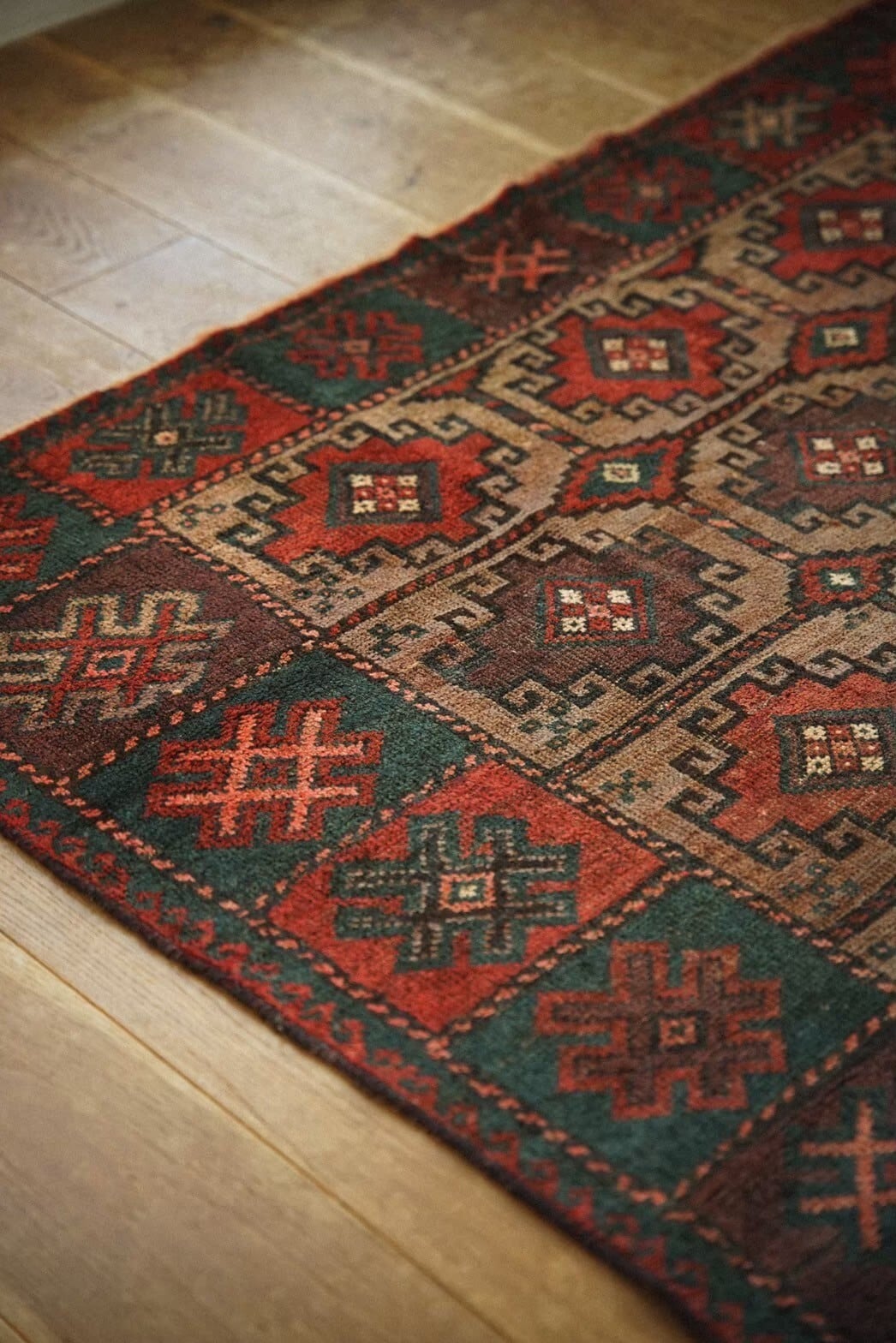 1010 -Semi Antique Baluch rug | 手織りのヴィンテージラグ専門