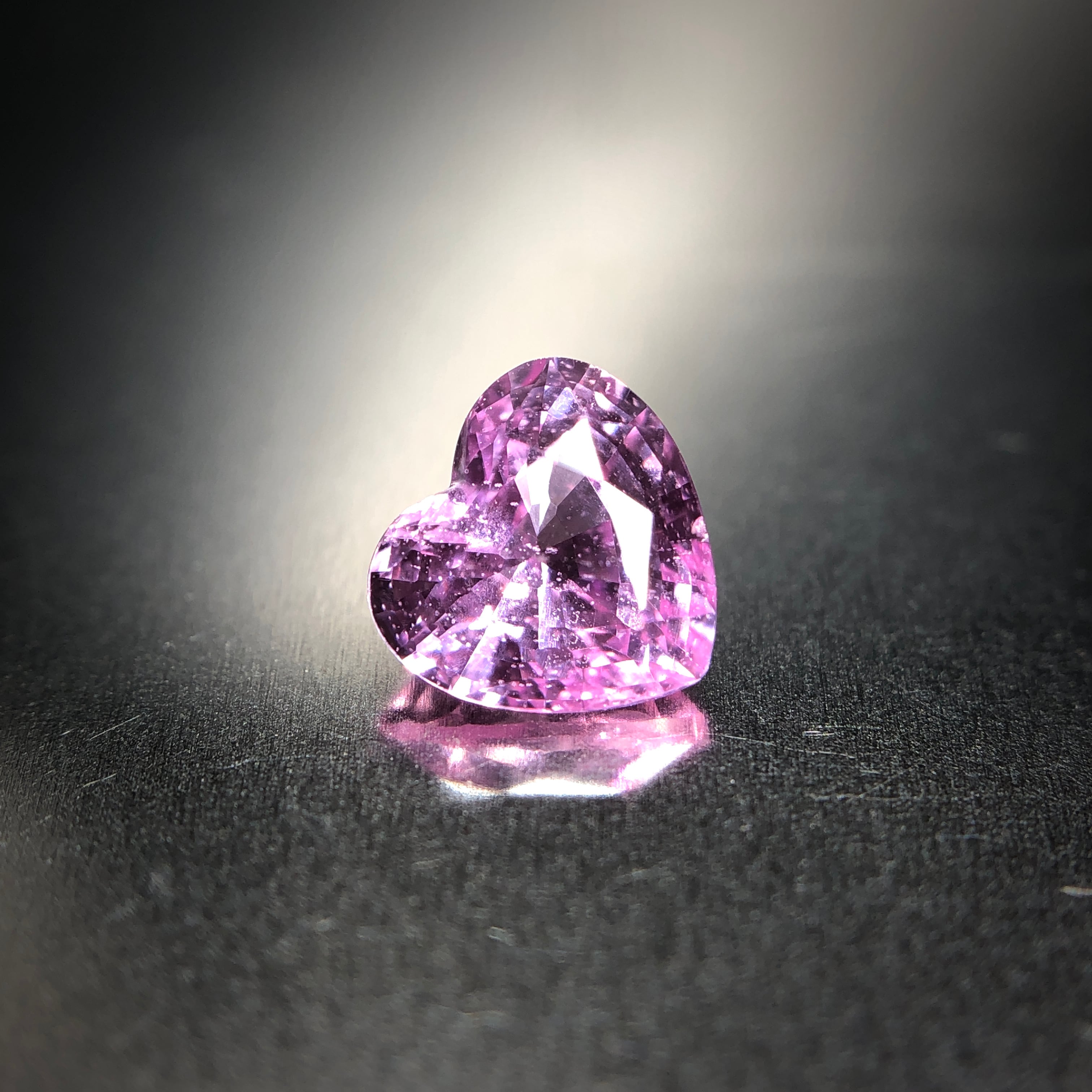 華やかで愛らしいハートシェイプ 0.69ct UP 天然ピンク サファイア | Frederick’s Gems&Jewelry powered by  BASE