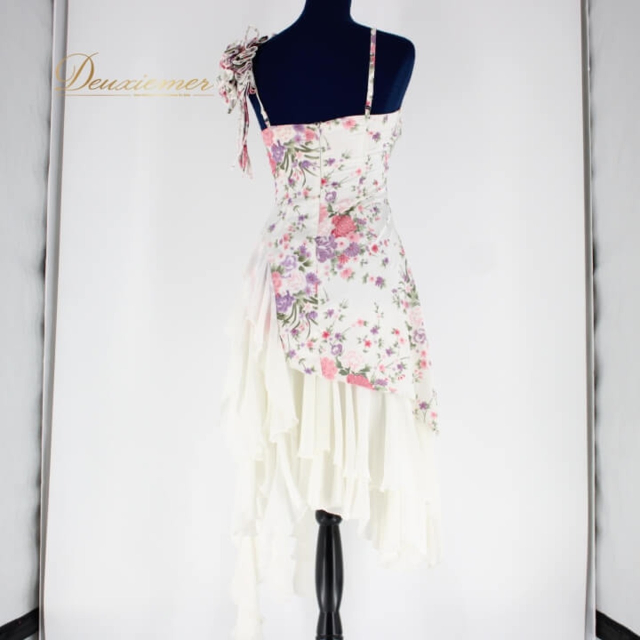 社交ダンス 衣装 ラテン ドレス ワンピース レッスンウェア パーティ衣装 レディース オールシーズン 白 prima boutique プリマブティック 花柄 ホワイト系 パープル系 ピンク系 グリーン系 フラワー デザイン アクセント おしゃれ 可愛い フォーマル ドレッシー ダンス パーティー ショルダー ハイロー ライト 重ね着 伸縮性 夏服 カジュアル パーティーファッション ステージ衣装 パーティーウェア レディースファッション コスチューム