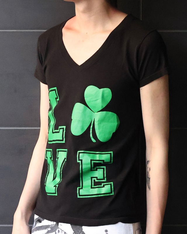 slim silhouette V-neck T shirt