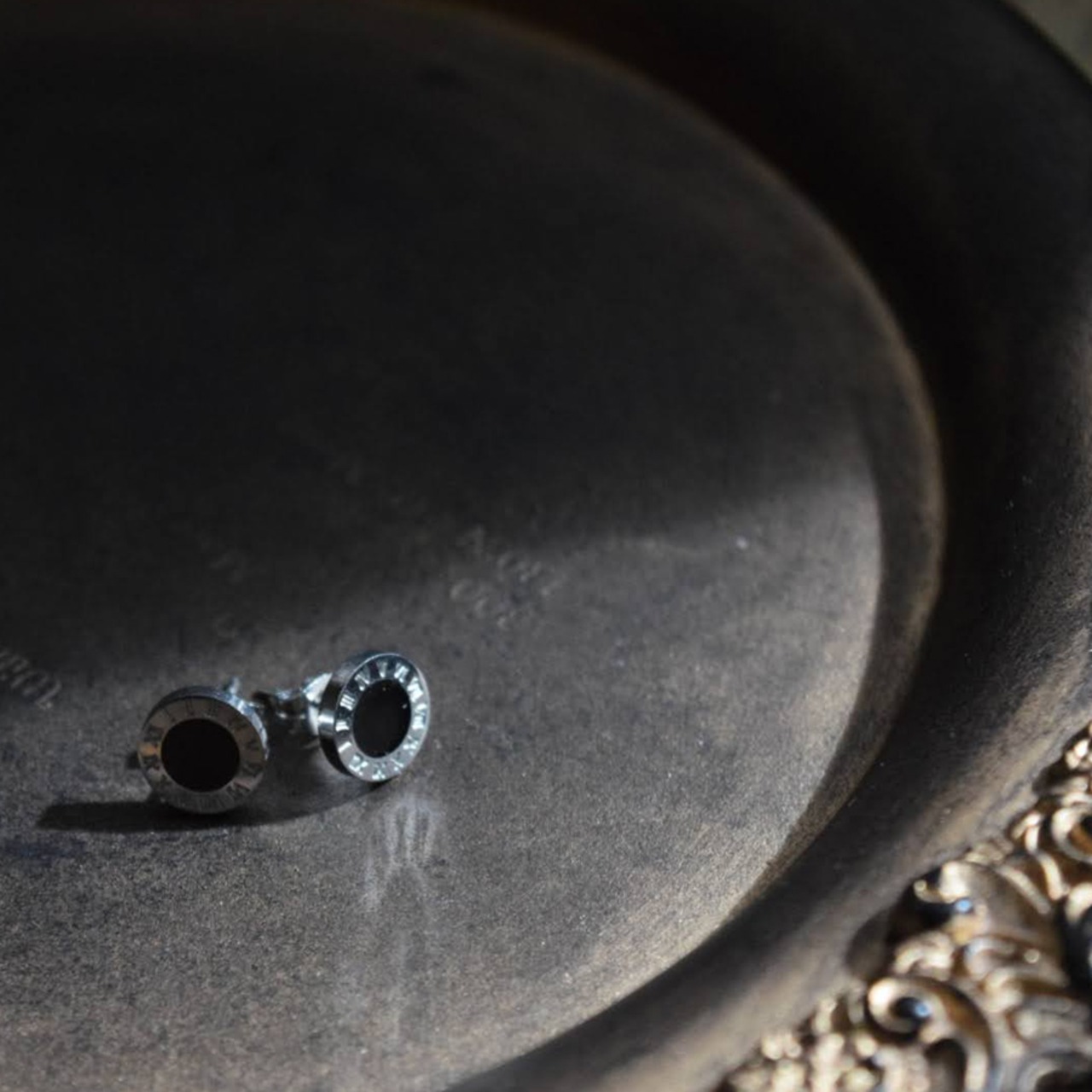 ステンレスローマナンバーピアス