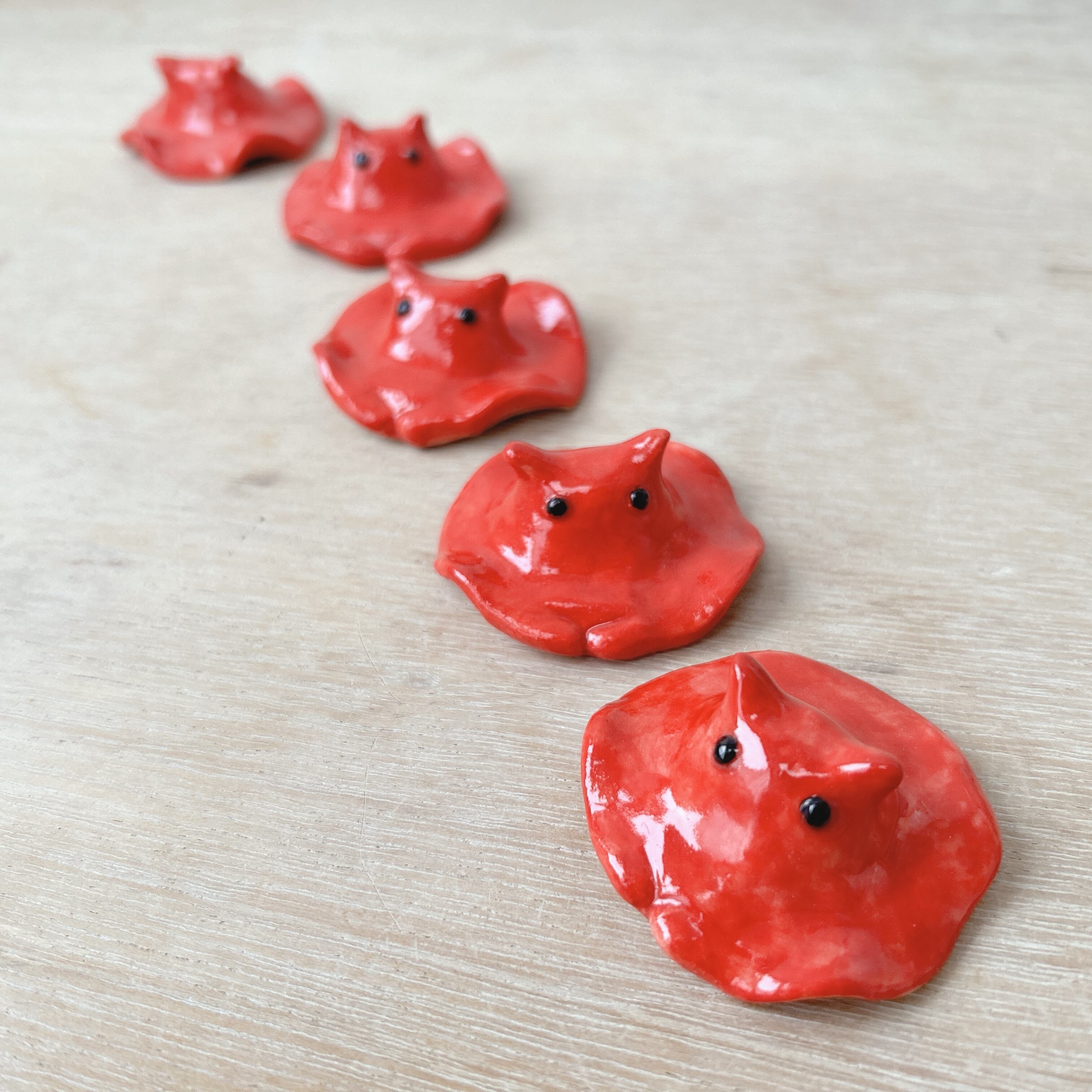 陶器 メンダコ メンダコの箸置き(レッド) | 陶器のことり