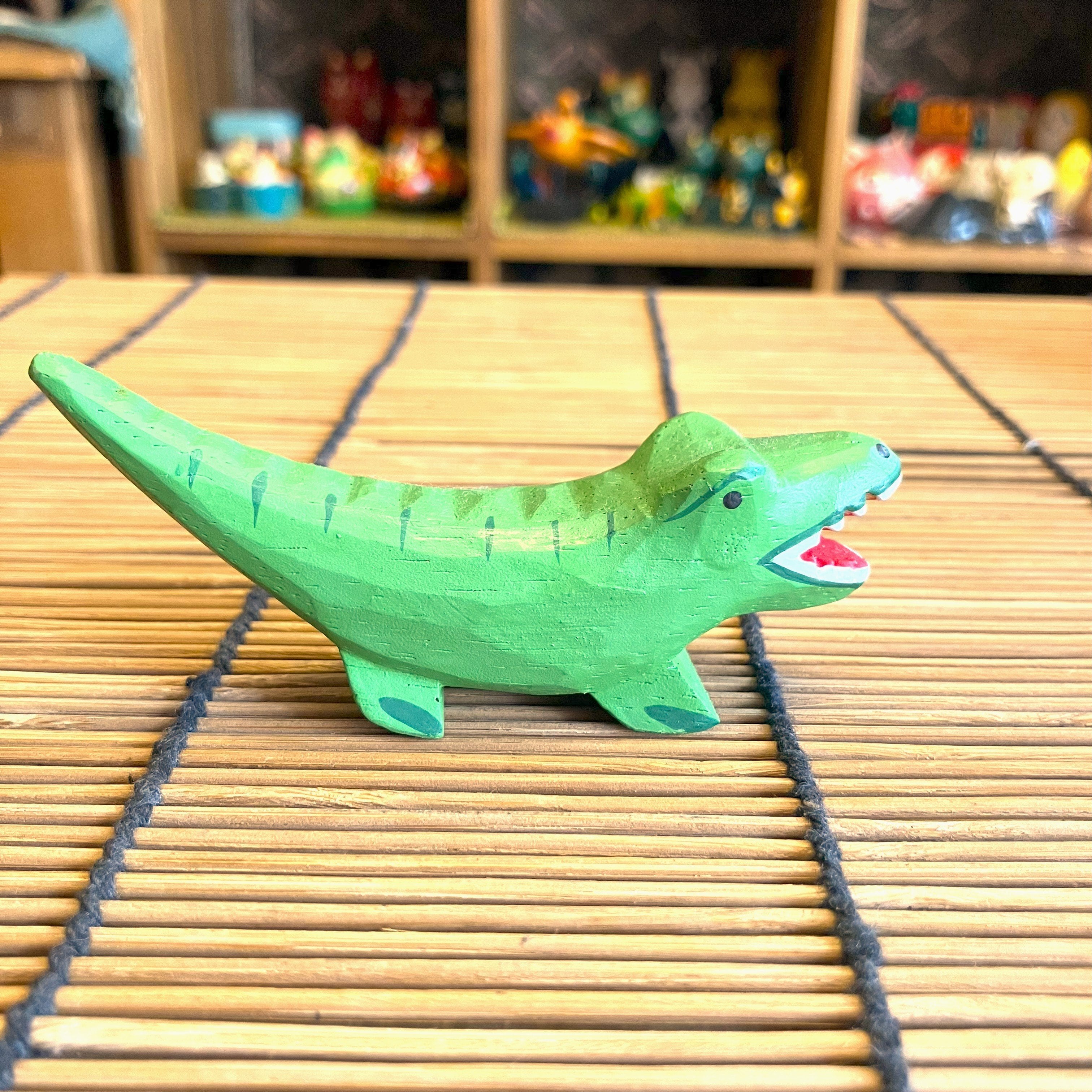 ワニ 置物 木彫り 可愛い ミニ オブジェ 動物 アニマル | ten6duca