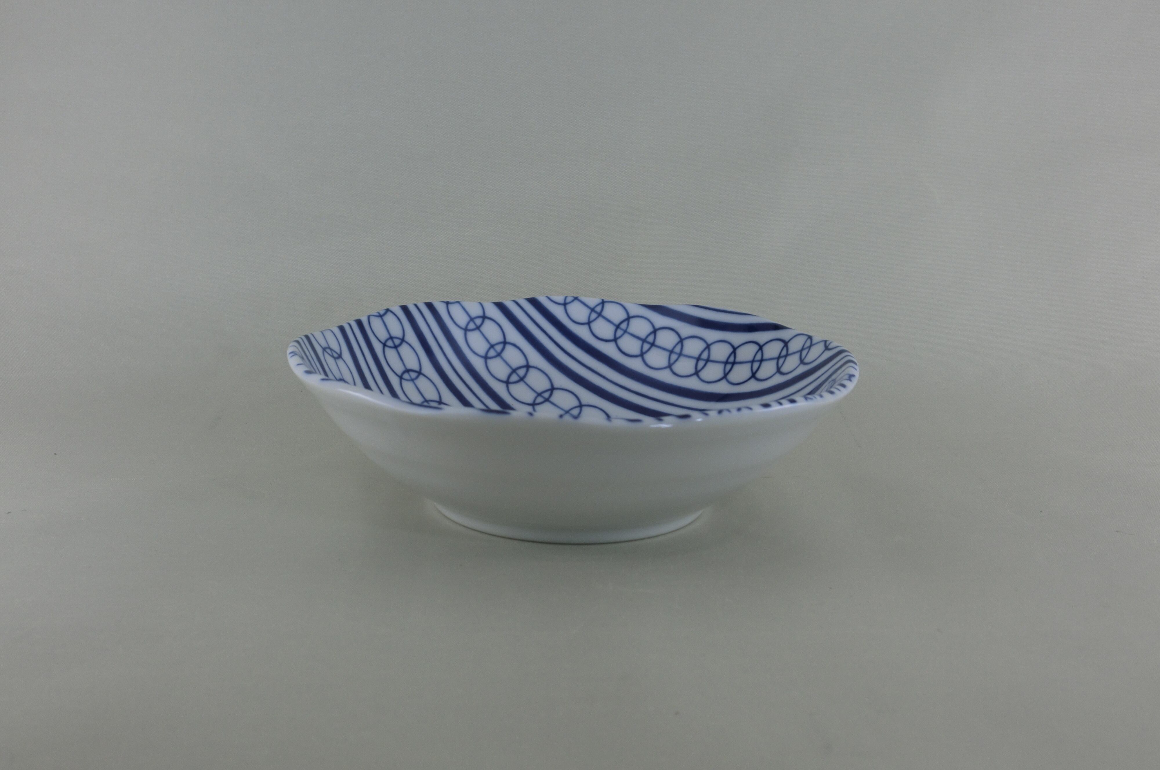 藍小紋伝統柄シリーズ　中鉢（輪つなぎ）