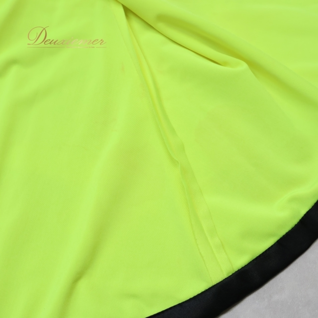 社交ダンス 衣装 ラテン ドレス ワンピース ROBINHOOD ロビンフッド デモ 競技 パーティ 発表会 黄色 蛍光 レース 黒 イエロー系 グリーン系 ブラック系 ダンス衣装 フロア映え おしゃれ デザイン スリット ショートドレス 女性用 競技用衣装 パーティードレス レオタード 明るい色 ダンスパフォーマンス