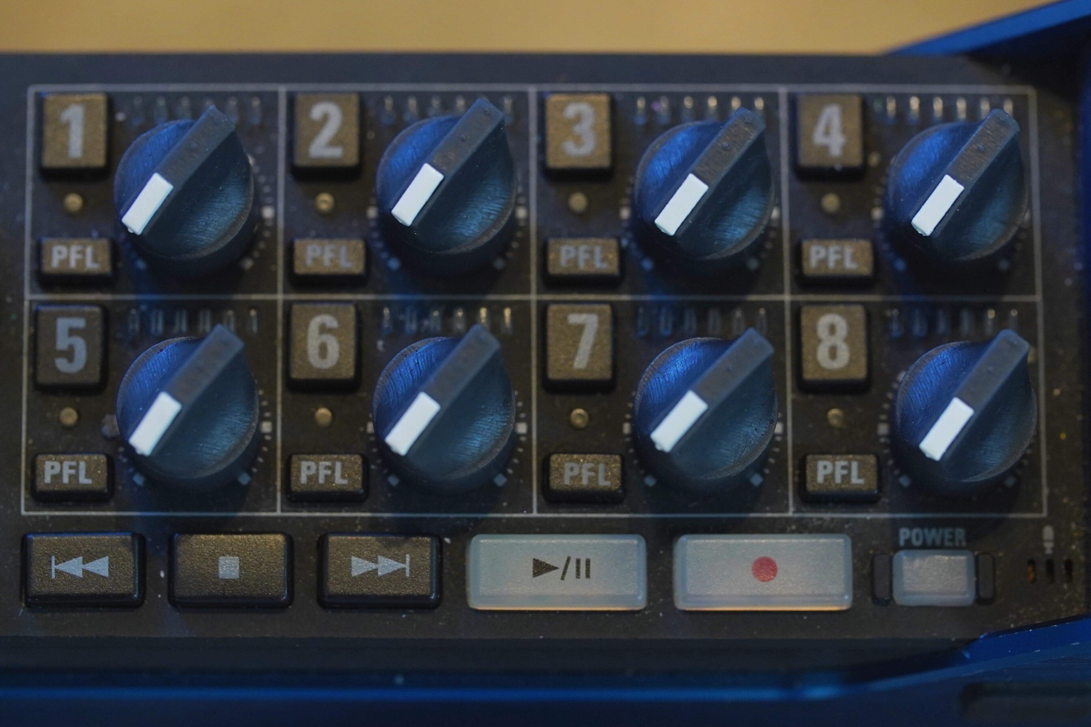 黒色バージョン】ZOOM(ズーム)フィールドレコーダー（ミキサー）F8n