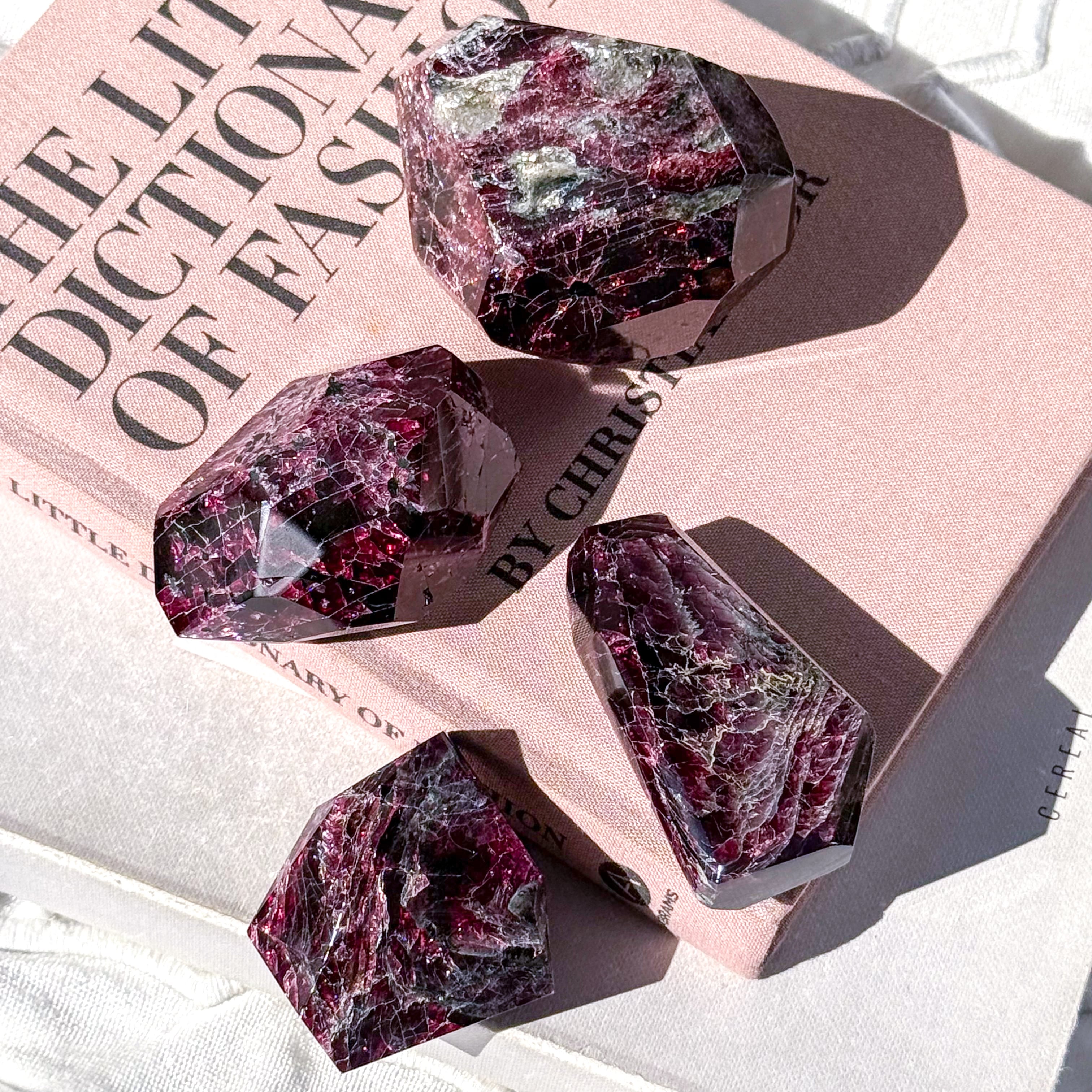 Sparkling Garnet 8 ✧ ガーネット | FLUXY - 天然石と鉱物のお