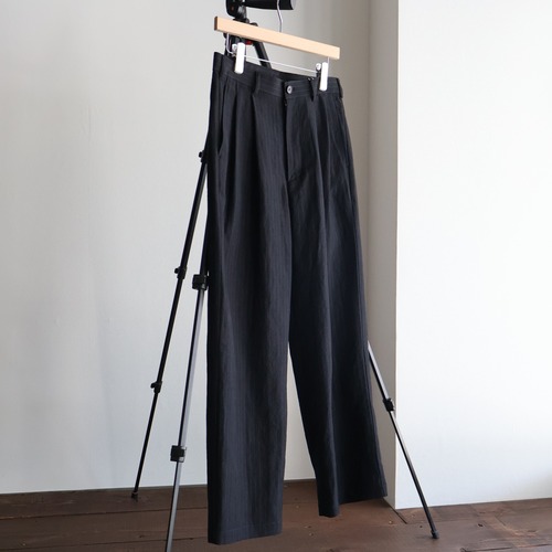 universal products. “ WOOL LINEN 2 TUCK TROUSERS ( Stripe )”