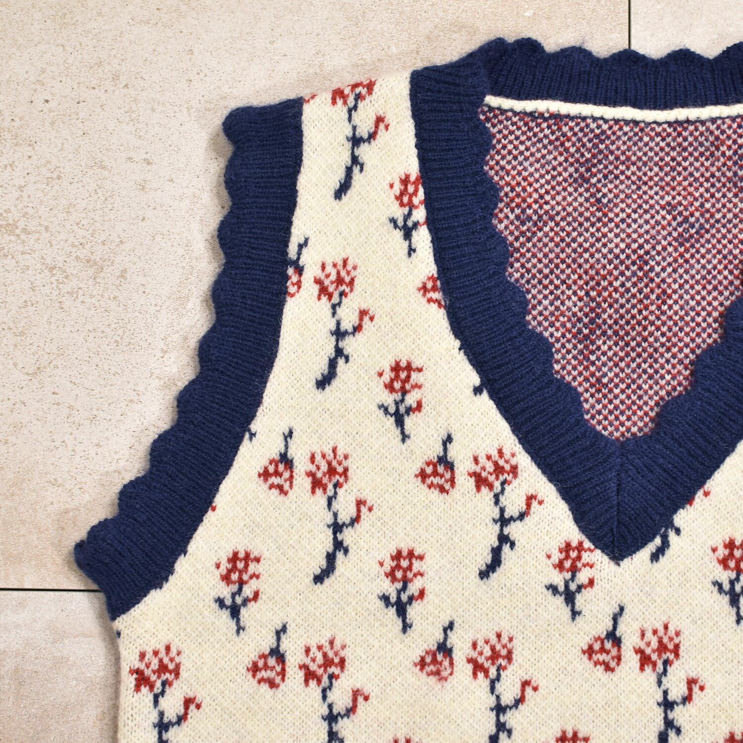 ◎ vintage flower embroidered knit vest Retro flower jacquard design knit vest | 古着屋 grin days memory