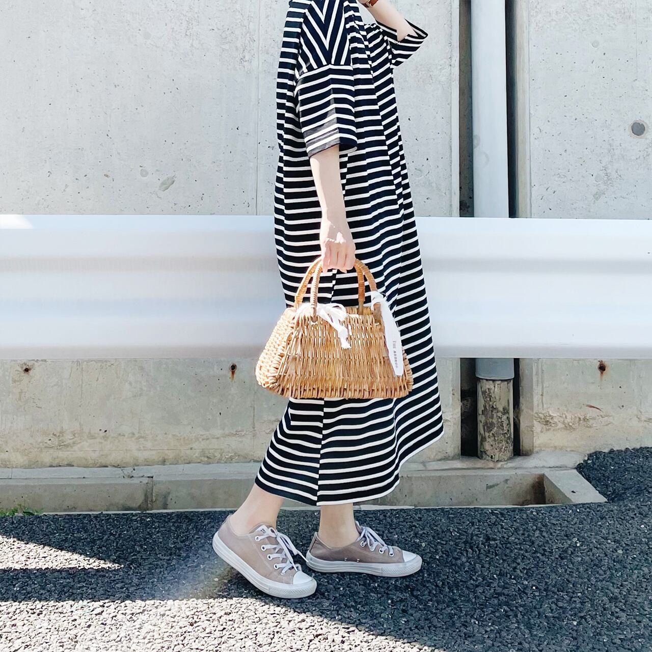 Border boat neck dress (black×off-white)