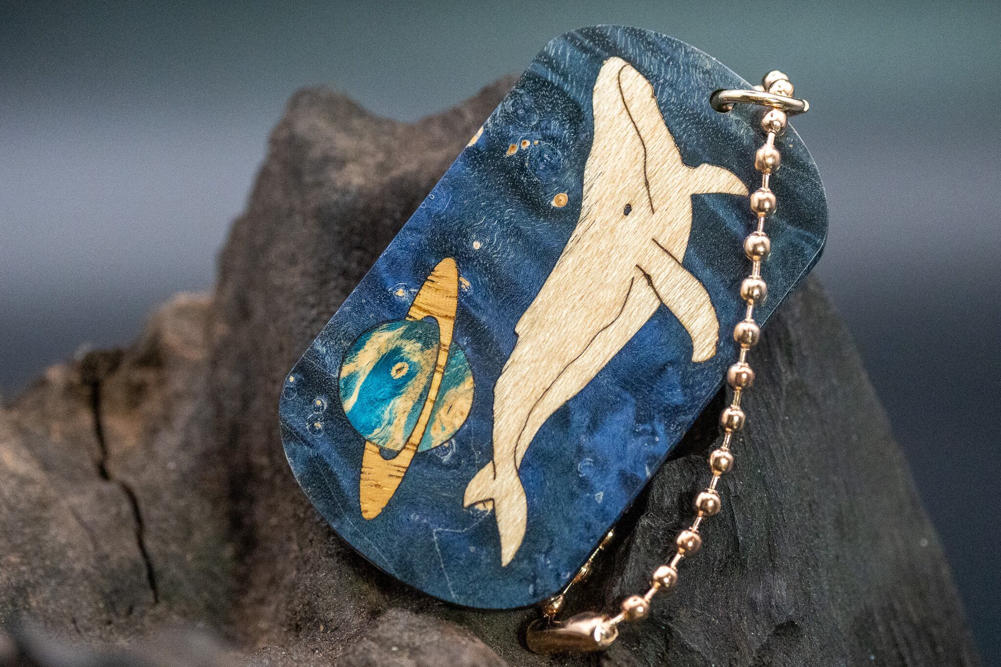 【カナダの象徴】ハードメープル スタビライズウッド ドッグタグ 象嵌 勇魚と惑星