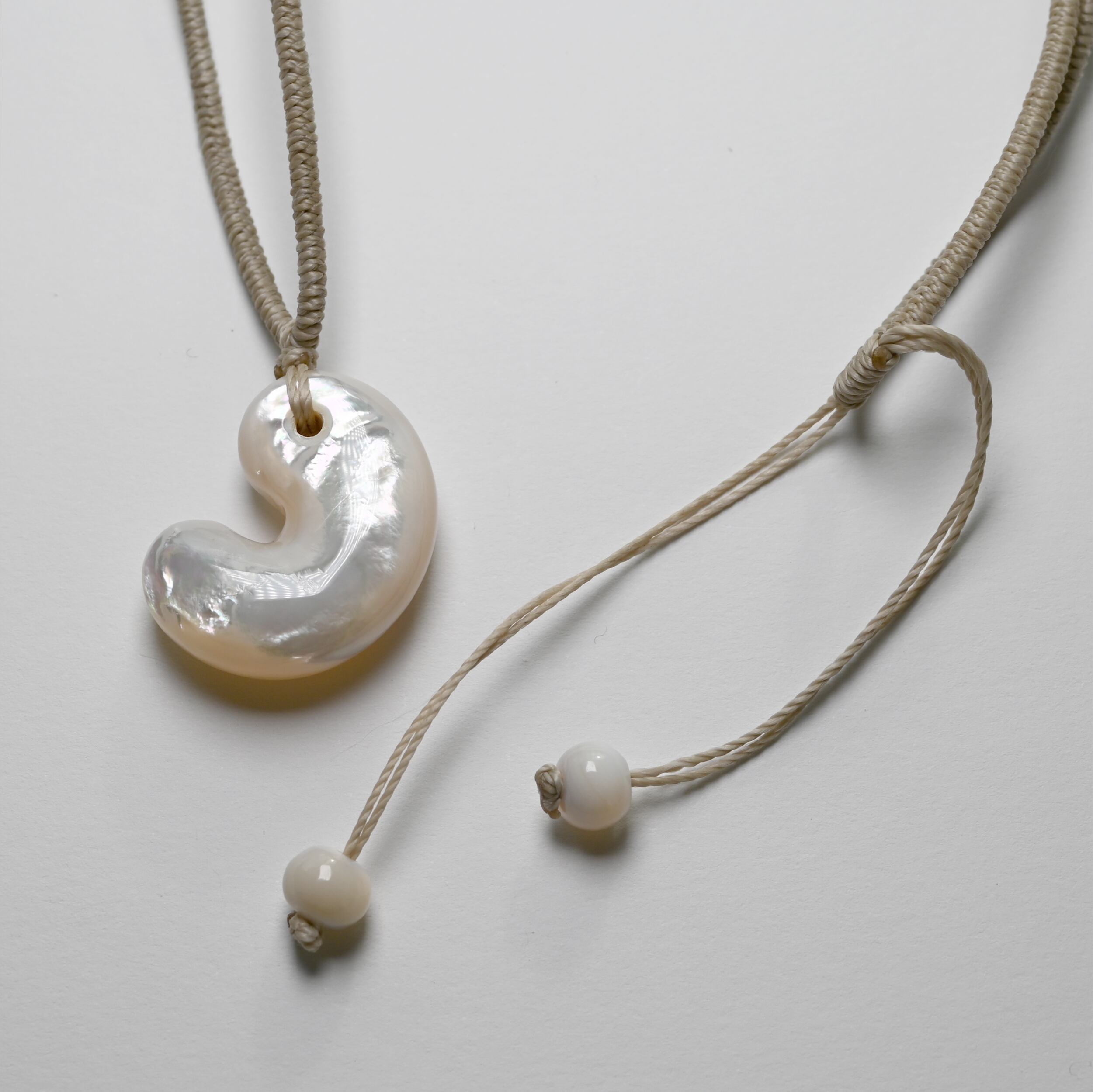 本鼈甲 白蝶貝 螺鈿 18.7g カメオ ペンダントトップ兼ブローチ【検