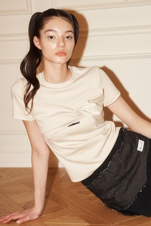 [ODDONEOUT] TWIST DRAPE STRING TOP BEGIE 正規品 韓国ブランド 韓国ファッション 韓国代行 韓国通販 odd one out オッドワンアウト 日本 店舗