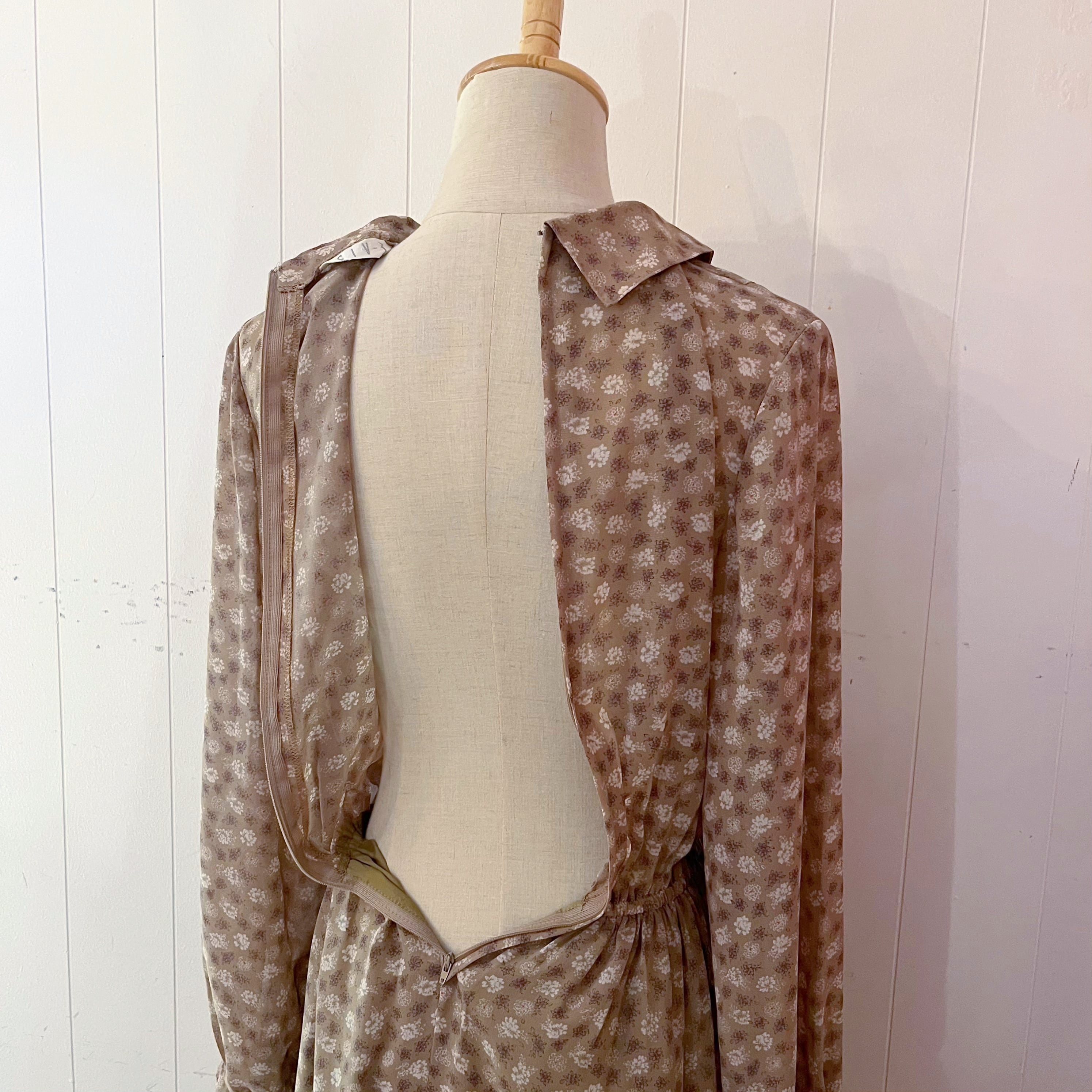 beige flower neck ribbon one-piece