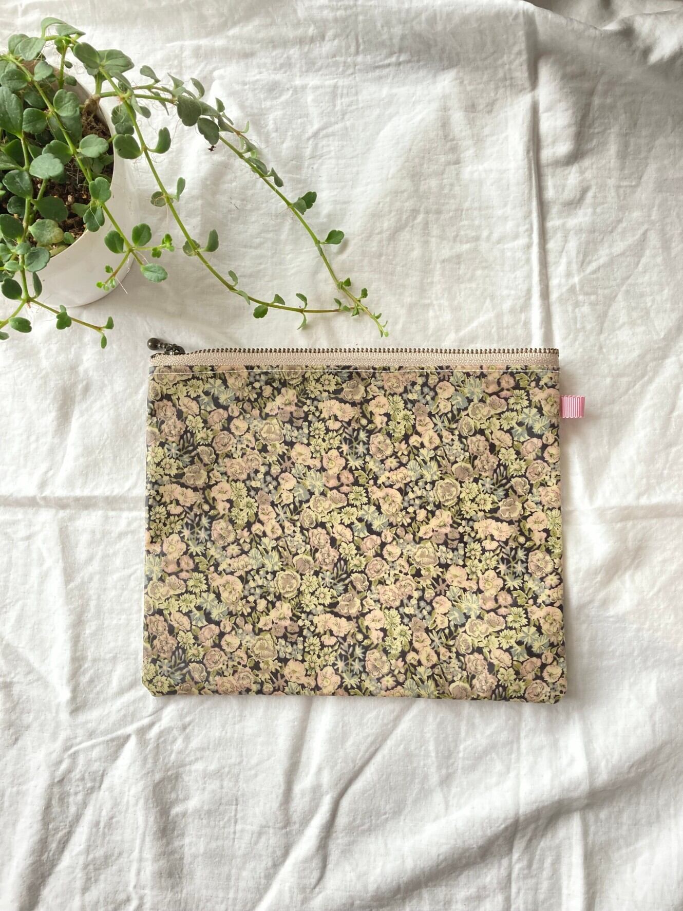 【新商品】LIBERTYリバティ ビニールコーティングポーチ 化粧ポーチ 小物入れ