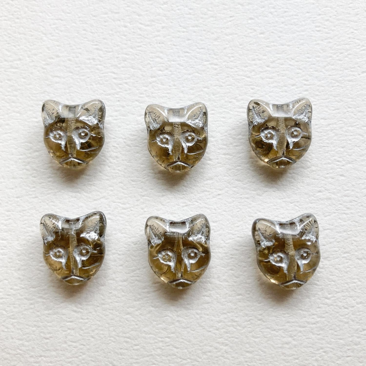 再入荷〉猫顔チェコガラスビーズ（シルバー・12mm） | Dua