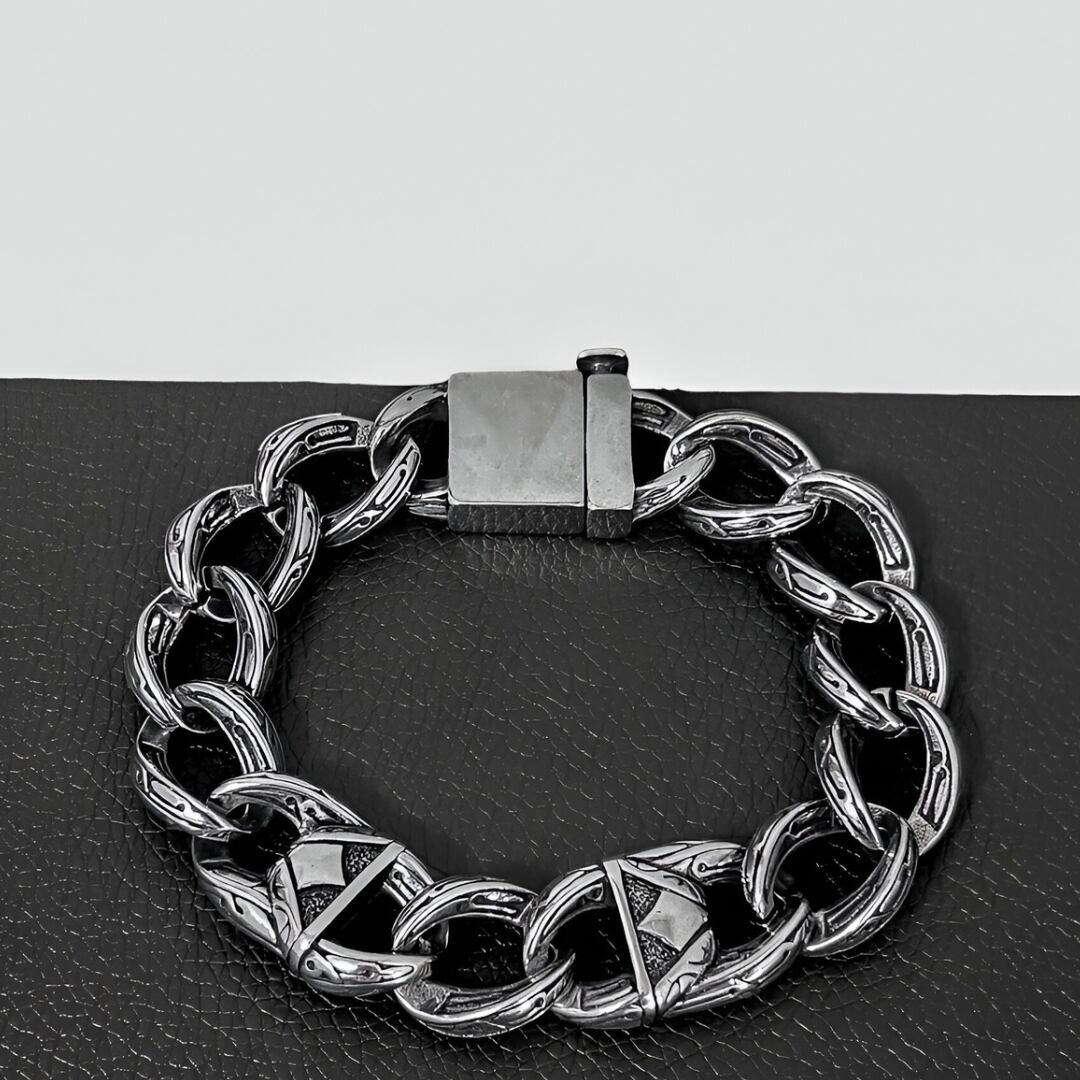 Carved chain bracelet