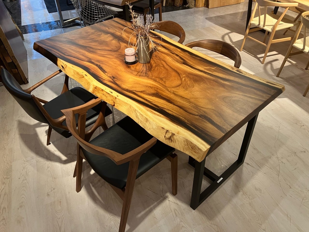 天然　モンキーポッド　天板　一枚板　テレビ台　カウンターテーブル　パソコンデスク モンキーポッド一枚板のカウンターテーブル｜神戸市邸