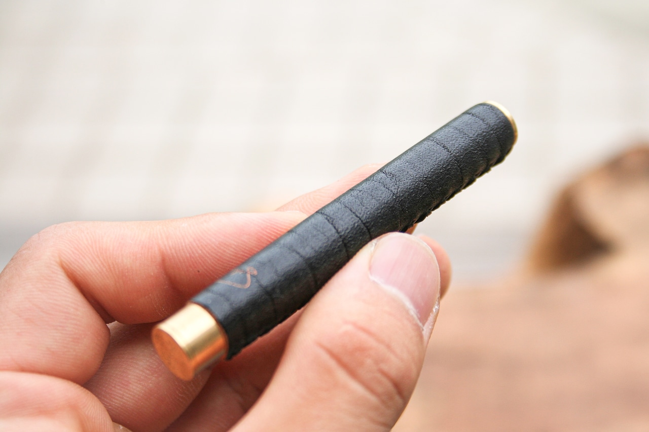 ★不定期販売★ 新型 硬度表示窓付き革軸芯ケース 【特上ヌメ革節目模様 ブラック】