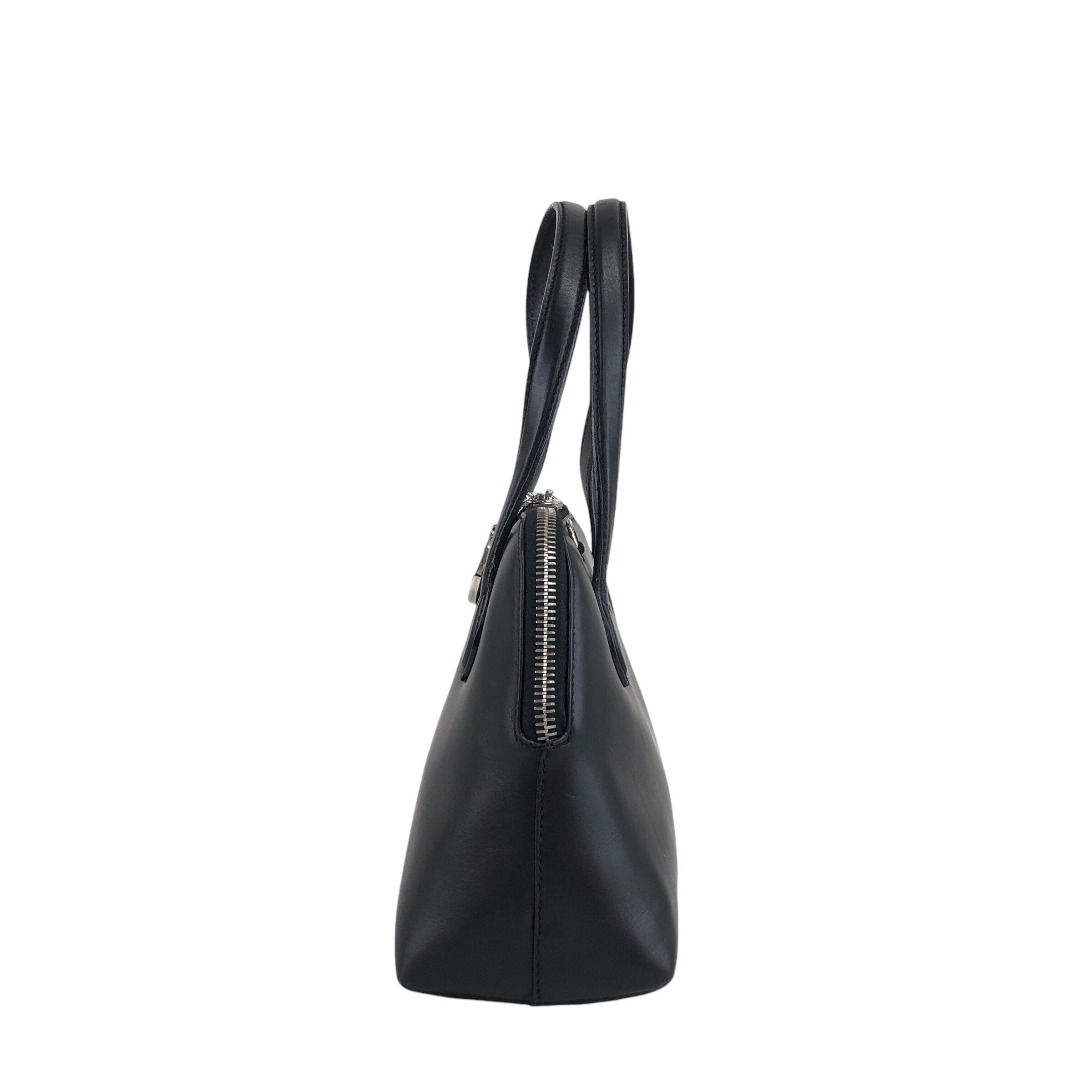 ***様 Salvatore Ferragamo 黒 レザー ショルダーバッグ Salvatore Ferragamo サルヴァトーレ フェラガモ ショルダーバッグ