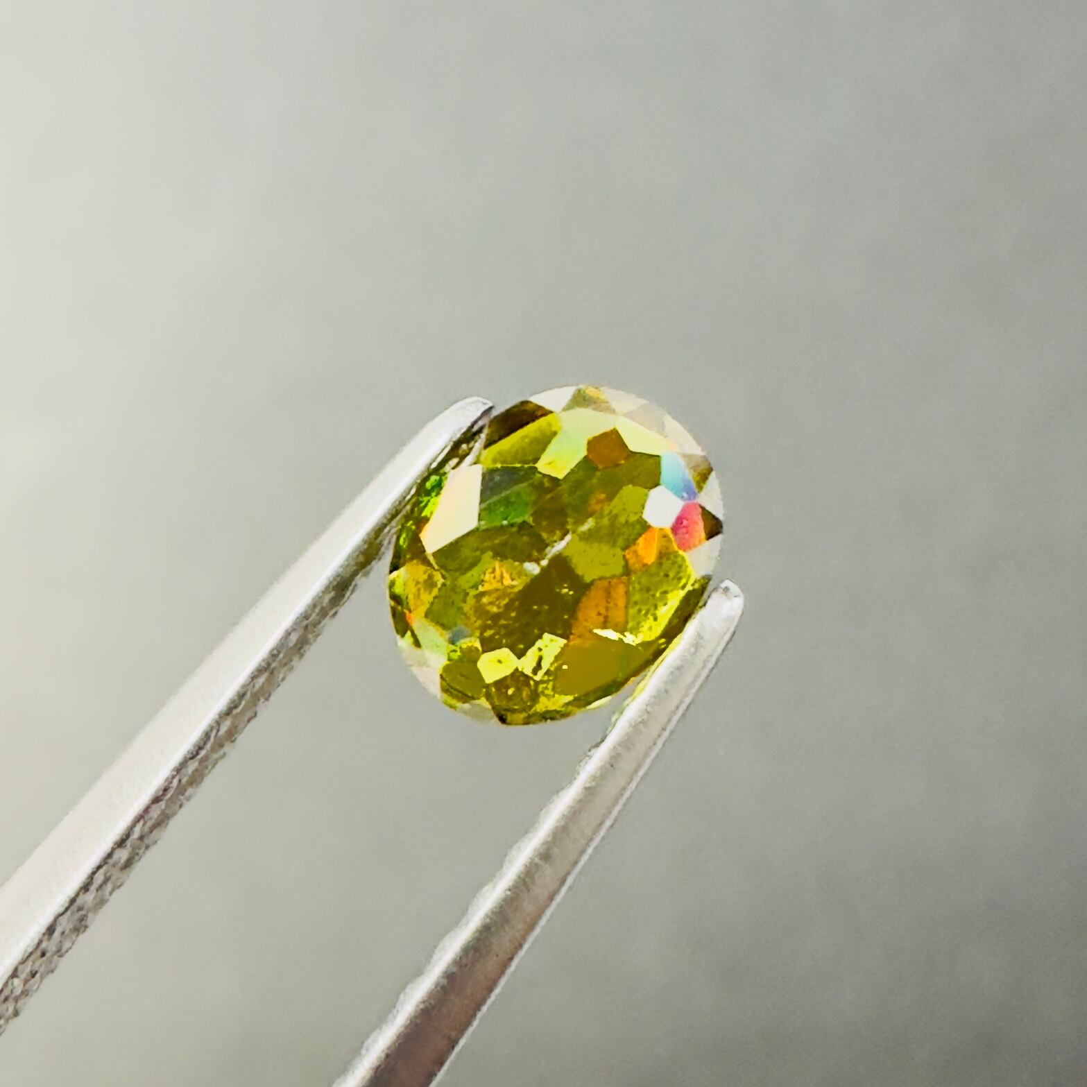 スフェーン パキスタン産 ルース 0.63ct[20107040]6.3×4.8mm前後 | TOP  