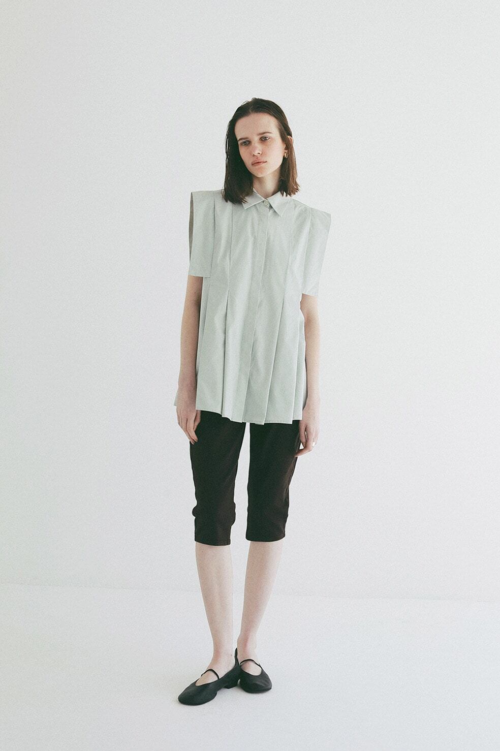 CLANE PANELL PLEAT SQUARE SLEEVE SHIRTS