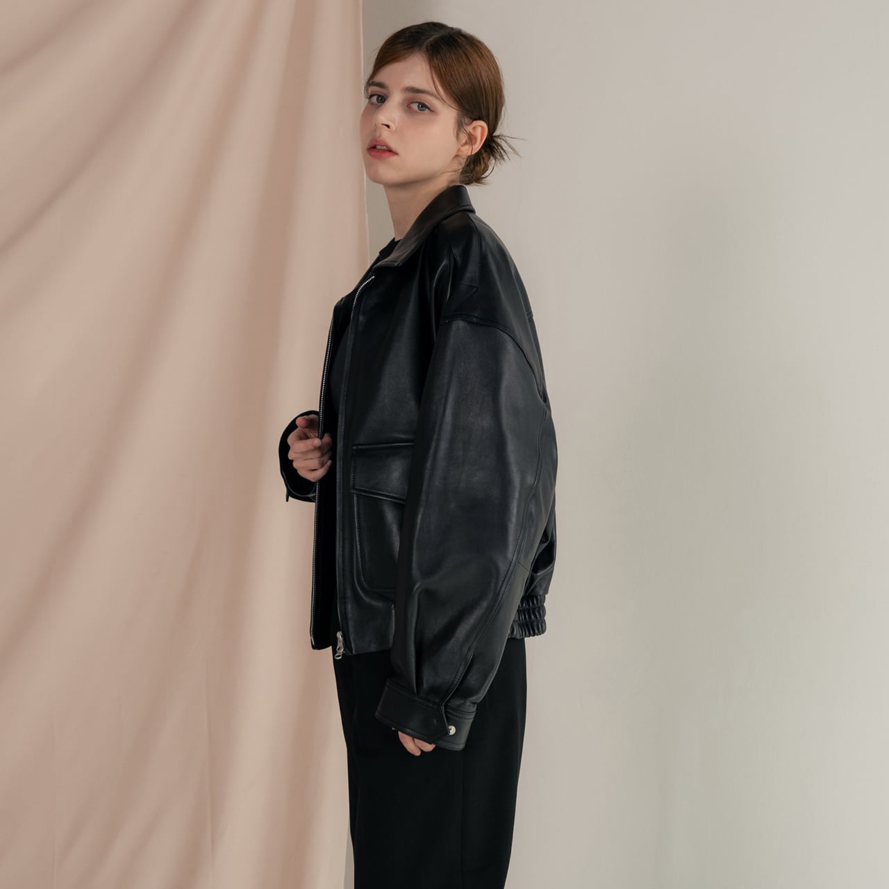 奇跡のサイズ✨️ A-2 ボンバージャケット 本革 イタリア製 ワイド 黒 セール】Vintage-like synthetic leather A-2 jacket/ヴィンテージ