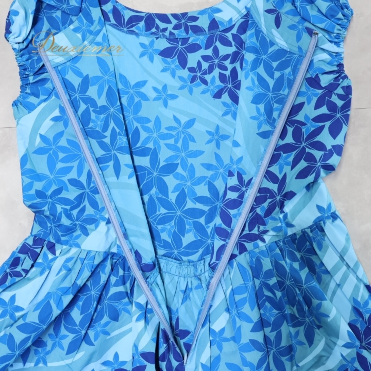 フラダンス 衣装 ワンピース ドレス ブルー系 ノースリーブ プルメリア柄 ワントーン 統一感 爽やか かわいい 華やか 鮮やか 明るい ハワイアン アロハ ハワイアンプリント フラ ダンス レッスン 練習 エレガント カジュアル