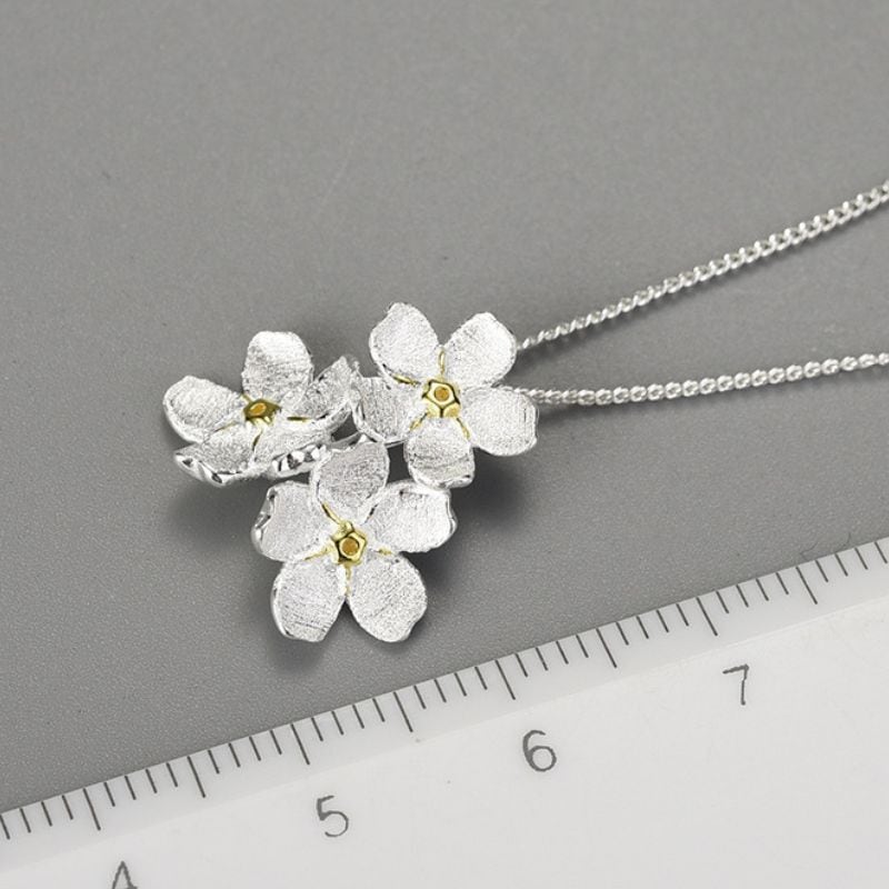 ワスレナグサのペンダント - 大切な人への贈り物に最適 R419