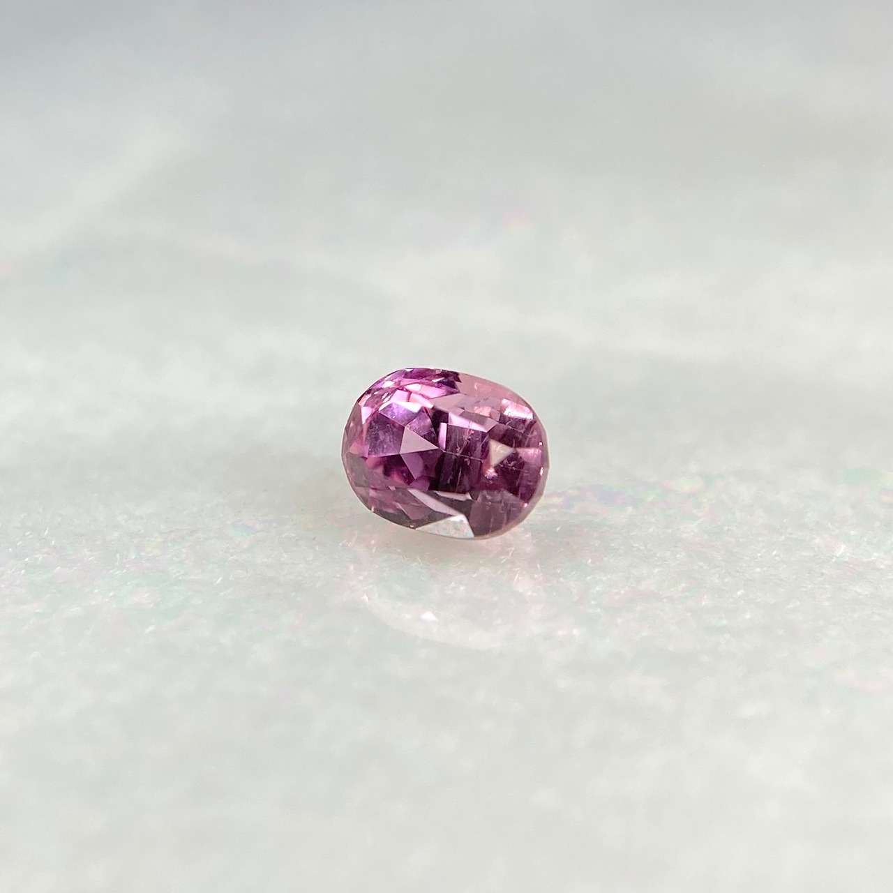 スピネル オーバルカット 約3.9*2.9*3.0mm r-0326