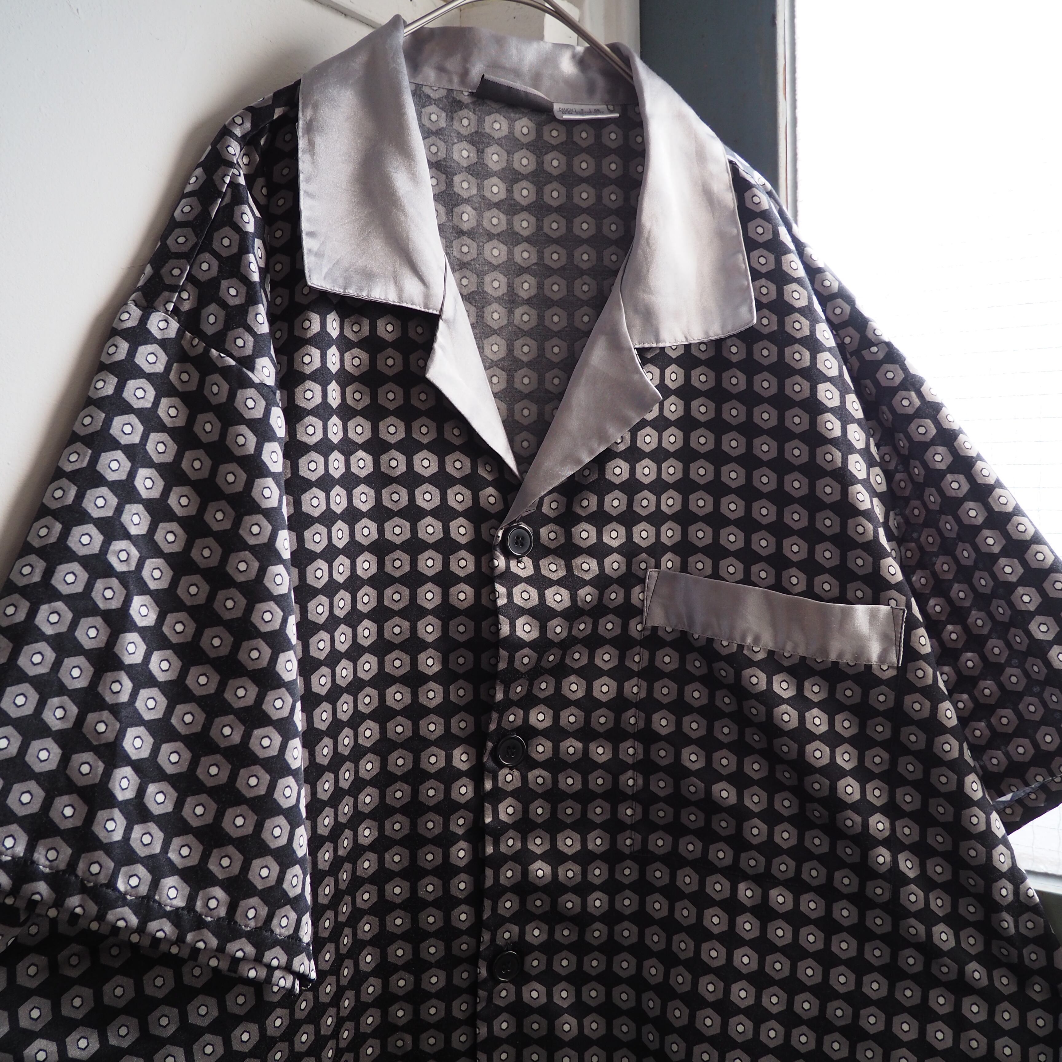 ” 超光沢 ” Geometric Dot pattern Design Drape loose Box silhouette shirt