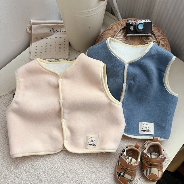 【BABY】暖かい無地ベスト