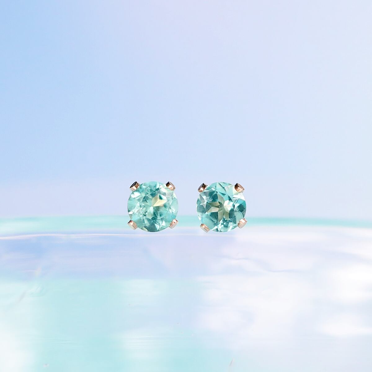 再入荷！マダガスカル産ブルーグリーンアパタイトのひと粒ピアス｜4mm