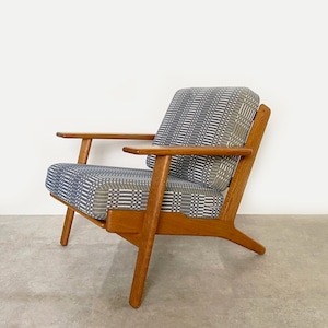 GE290 Easy chair by Hans J Wegner / CH029-2